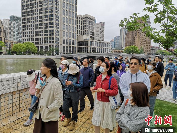 新階層人士走讀黃浦蘇州河沿岸?！》队畋?攝