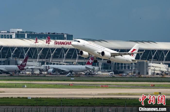 第二架國(guó)產(chǎn)C919正式“入列”東航機(jī)隊(duì)將與首架機(jī)搭檔執(zhí)飛滬蓉快線