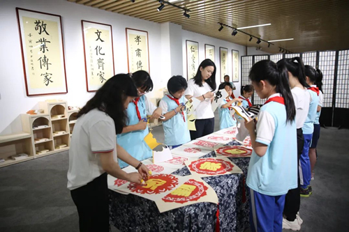 1、長沙市雨花區(qū)校園清廉家風(fēng)館開館。受訪單位供圖