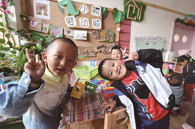 江蘇援建的拉薩市江蘇實驗幼兒園，所有師資在江蘇接受培訓(xùn)，打造具有江蘇水準(zhǔn)的優(yōu)質(zhì)學(xué)前教育資源。 本報記者 萬程鵬 攝