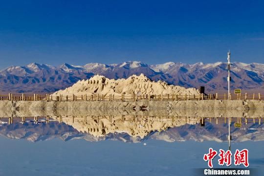 圖為“青海茶卡鹽湖”景區(qū)。（資料圖）　張?zhí)砀！z