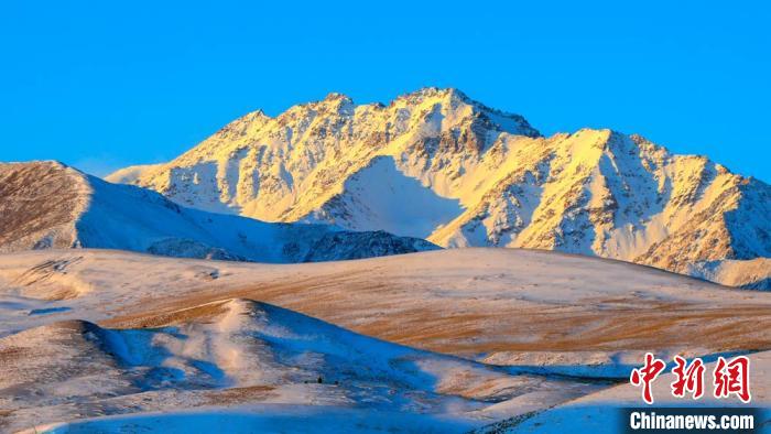 祁連山雪山草原迎來(lái)2021年第一縷陽(yáng)光