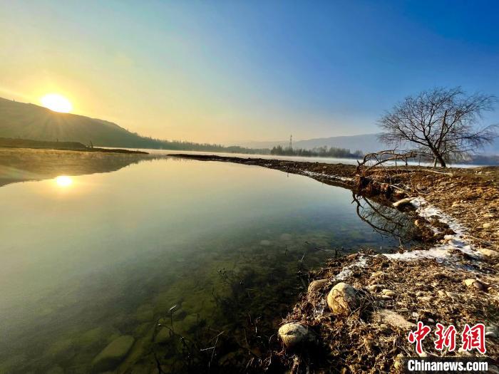 圖為青海省化隆縣黃河濕地景色?！±钣穹?攝