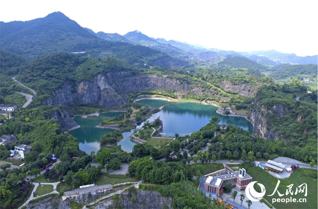 由廢棄礦山改建成的銅鑼山礦山公園。人民網(wǎng)記者 劉祎攝