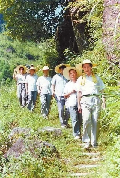 1989年7月，習近平在壽寧縣山村。