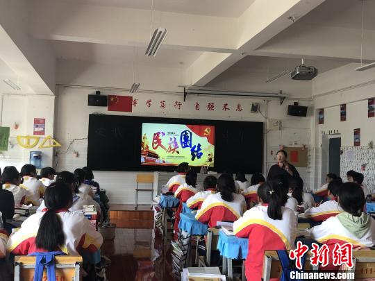 云南藏區(qū)：多民族文化進校園受學生歡迎