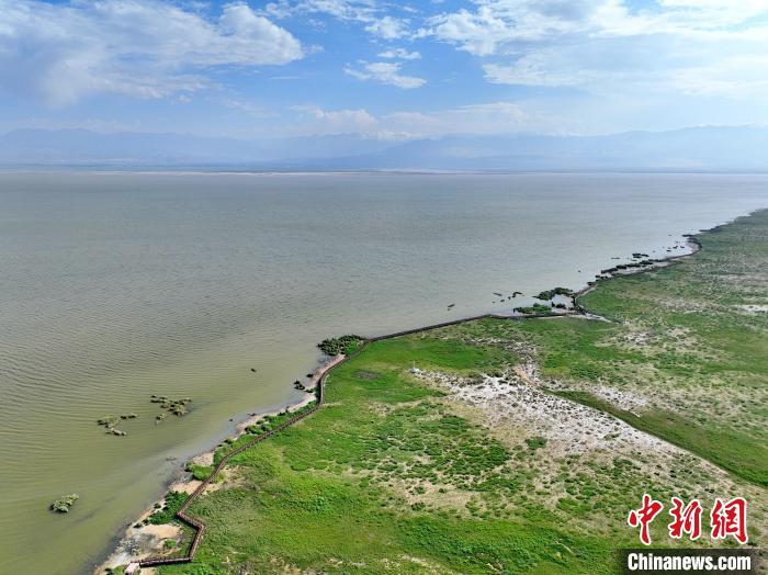 圖為航拍都蘭湖國家濕地公園。　祁增蓓 攝