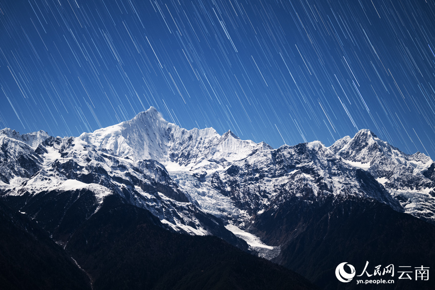 梅里雪山“星河流淌”奇觀。趙一舟攝