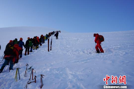 第十七屆中國西藏登山大會(huì)閉幕39人站上海拔6010米峰頂