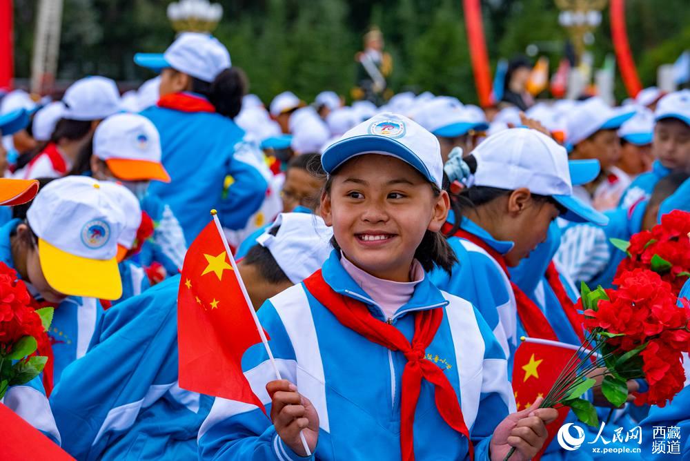 8月19日10時(shí)，慶祝西藏和平解放70周年大會(huì)在拉薩市布達(dá)拉宮廣場隆重舉行。徐馭堯 攝