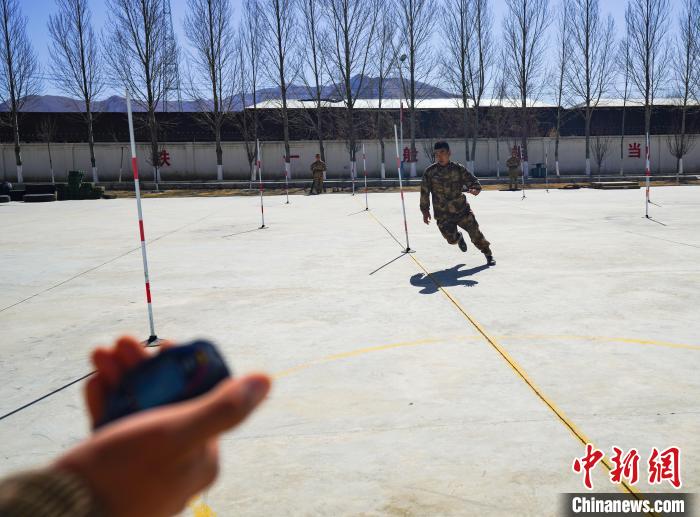 西藏山南軍分區(qū)組織民兵軍事訓練暨比武競賽